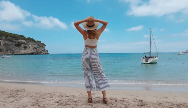 10 idées de tenues estivales chic et pratiques pour voyager léger sans sacrifier le style